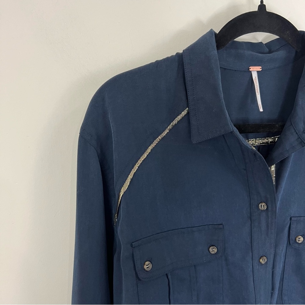 Free People Navy Off Campus Button Front Top Size Medium NWT - Picture 4 of 16
